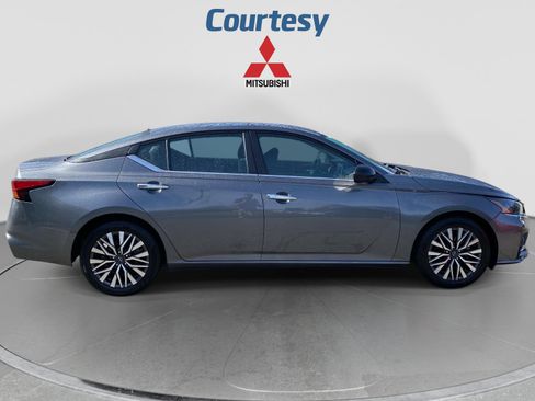 Used 2024 Nissan Altima 2.5 SV FWD image 6