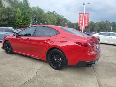 Used 2025 Toyota Camry SE w/ Convenience Package FWD image 3