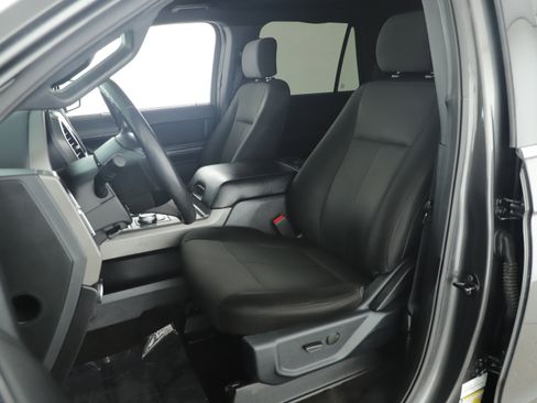 Used 2020 Ford Expedition XLT image 16