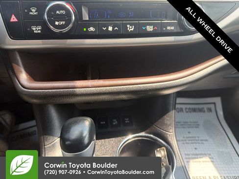 Used 2019 Toyota Highlander XLE w/ Carpet Mat Package (TMS) AWD/4WD image 31