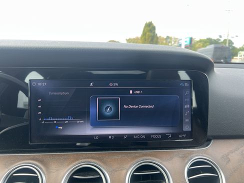 Used 2018 Mercedes-Benz E 400 4MATIC Sedan image 29