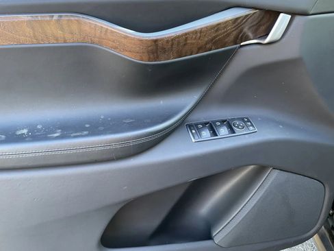 Used 2019 Tesla Model X 75D image 11