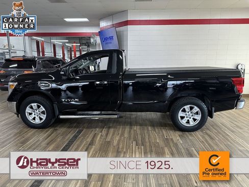 Used 2017 Nissan Titan SV image 2