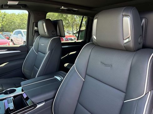 New 2026 Cadillac Escalade ESV Luxury AWD/4WD image 23