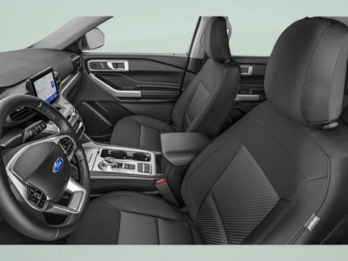 Used 2023 Ford Explorer XLT image 9