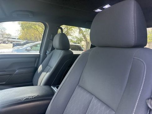 Used 2018 Nissan Titan SV w/ SV Convenience Package image 28