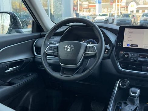 Used 2025 Toyota Grand Highlander AWD image 24