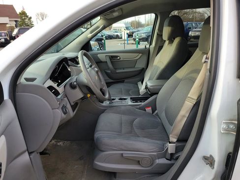 Used 2017 Chevrolet Traverse LS FWD image 2