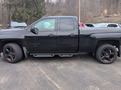 Used 2017 Chevrolet Silverado 1500 LT w/ Redline Edition image 2