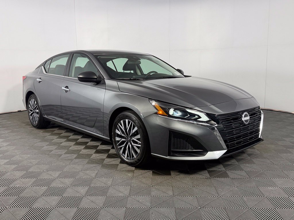 Used 2025 Nissan Altima 2.5 SV FWD image 5