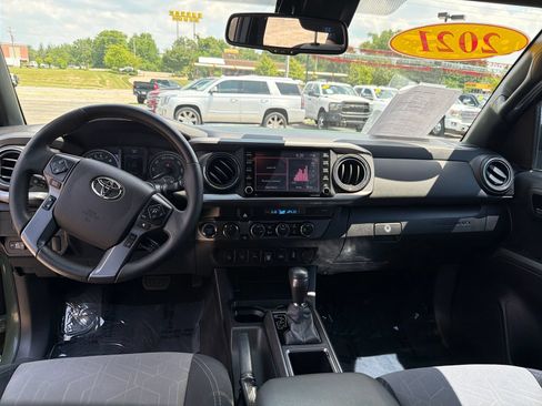 Used 2021 Toyota Tacoma TRD Off-Road w/ Technology Package AWD/4WD image 13