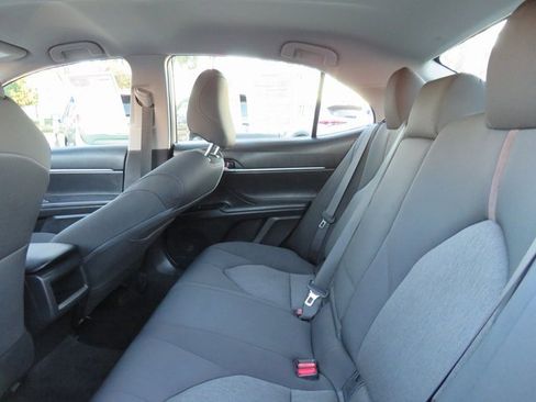 Used 2020 Toyota Camry LE image 18