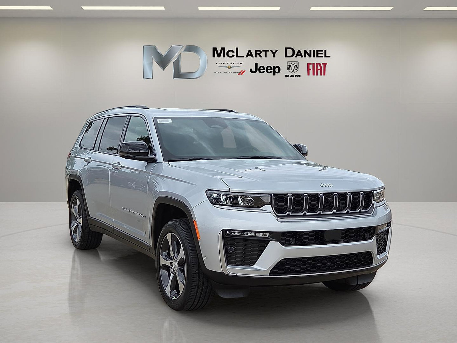 New 2026 Jeep Grand Cherokee L Limited w/ Luxury Tech Group II AWD/4WD image 1