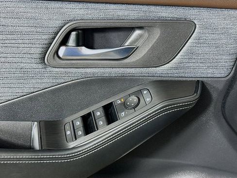 Certified 2023 Nissan Rogue SV image 15