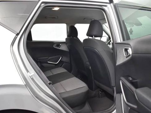 Used 2025 Kia Soul LX w/ LX Technology Package image 18