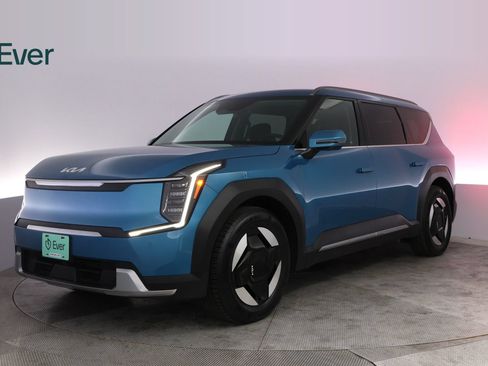 Used 2024 Kia EV9 Wind AWD/4WD image 2