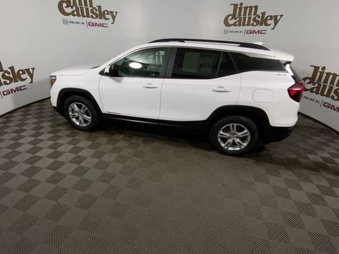 Used 2023 GMC Terrain SLE w/ Driver Convenience Package image 5