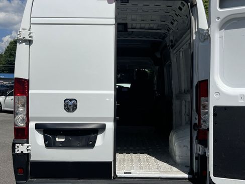 Used 2025 RAM ProMaster 2500 w/ Convenience Group FWD image 17