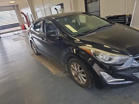 Used 2015 Hyundai Elantra SE w/ Option Group 02 FWD image 1
