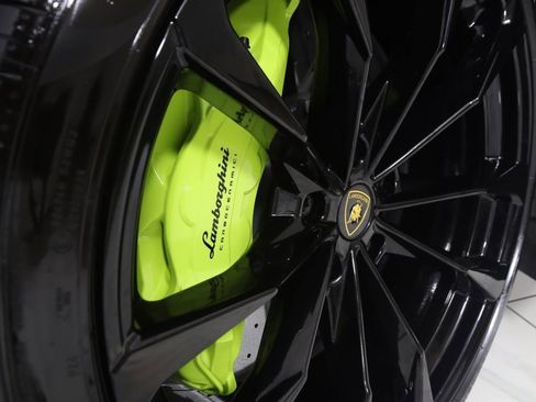 Used 2022 Lamborghini Urus image 23