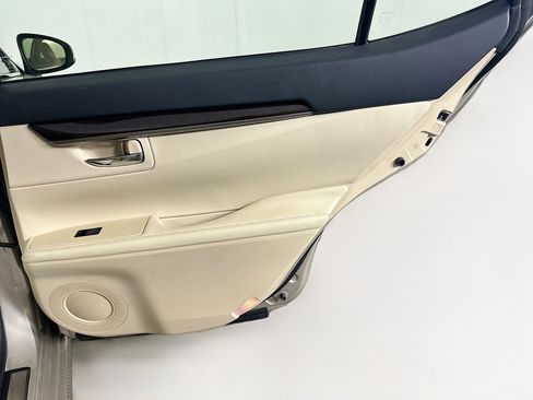 Used 2013 Lexus ES 350 w/ Luxury Pkg FWD image 30
