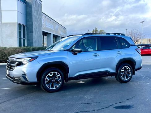 Certified 2025 Subaru Forester Premium image 5
