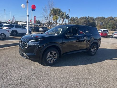 New 2026 Nissan Pathfinder S image 3
