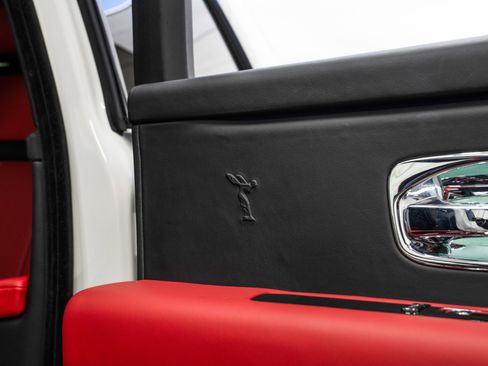 Used 2023 Rolls-Royce Cullinan Black Badge w/ Dark Exterior Package image 43