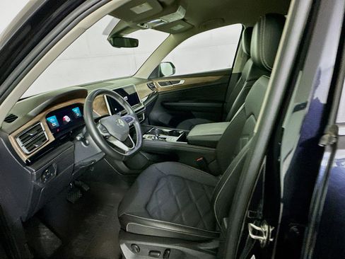 Used 2024 Volkswagen Atlas SE image 13