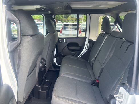 Used 2024 Jeep Wrangler Unlimited AWD/4WD image 33