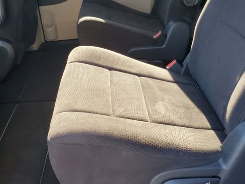 Used 2011 Chrysler Town & Country Touring image 38