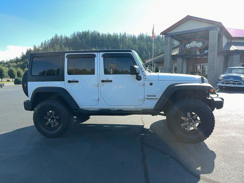 Used 2015 Jeep Wrangler Unlimited Sport AWD/4WD image 4