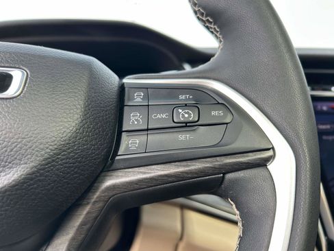 Used 2024 Jeep Grand Cherokee Limited w/ Luxury Tech Group II image 24