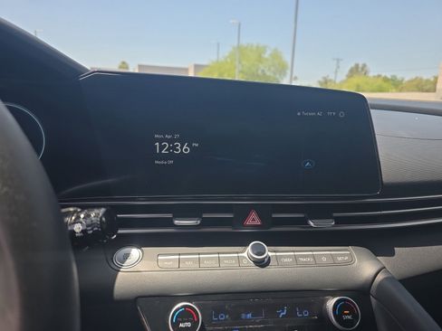 Used 2024 Hyundai Elantra SEL FWD image 12