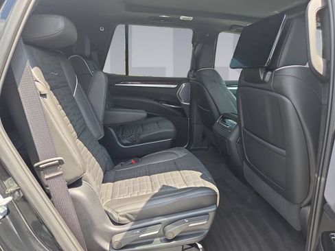 Used 2025 Cadillac Escalade Sport Platinum w/ LPO, ONYX Package AWD/4WD image 18