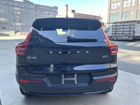 Certified 2025 Volvo XC40 B5 Plus image 9