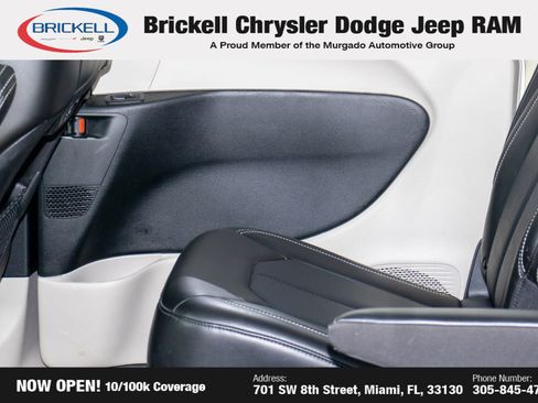 Used 2024 Chrysler Pacifica Touring-L image 13