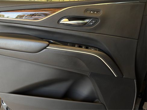 Used 2023 Cadillac Escalade ESV Luxury RWD image 20