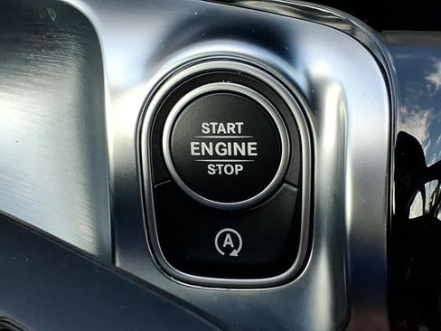 Used 2025 Mercedes-Benz GLB 250 4MATIC image 22