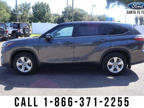 Used 2023 Toyota Highlander Platinum image 3