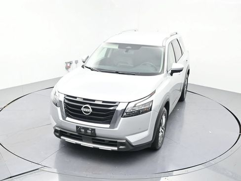 Used 2025 Nissan Pathfinder SL FWD image 19