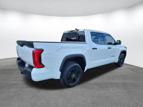 Used 2023 Toyota Tundra SR5 w/ SR5 Convenience Package AWD/4WD image 5