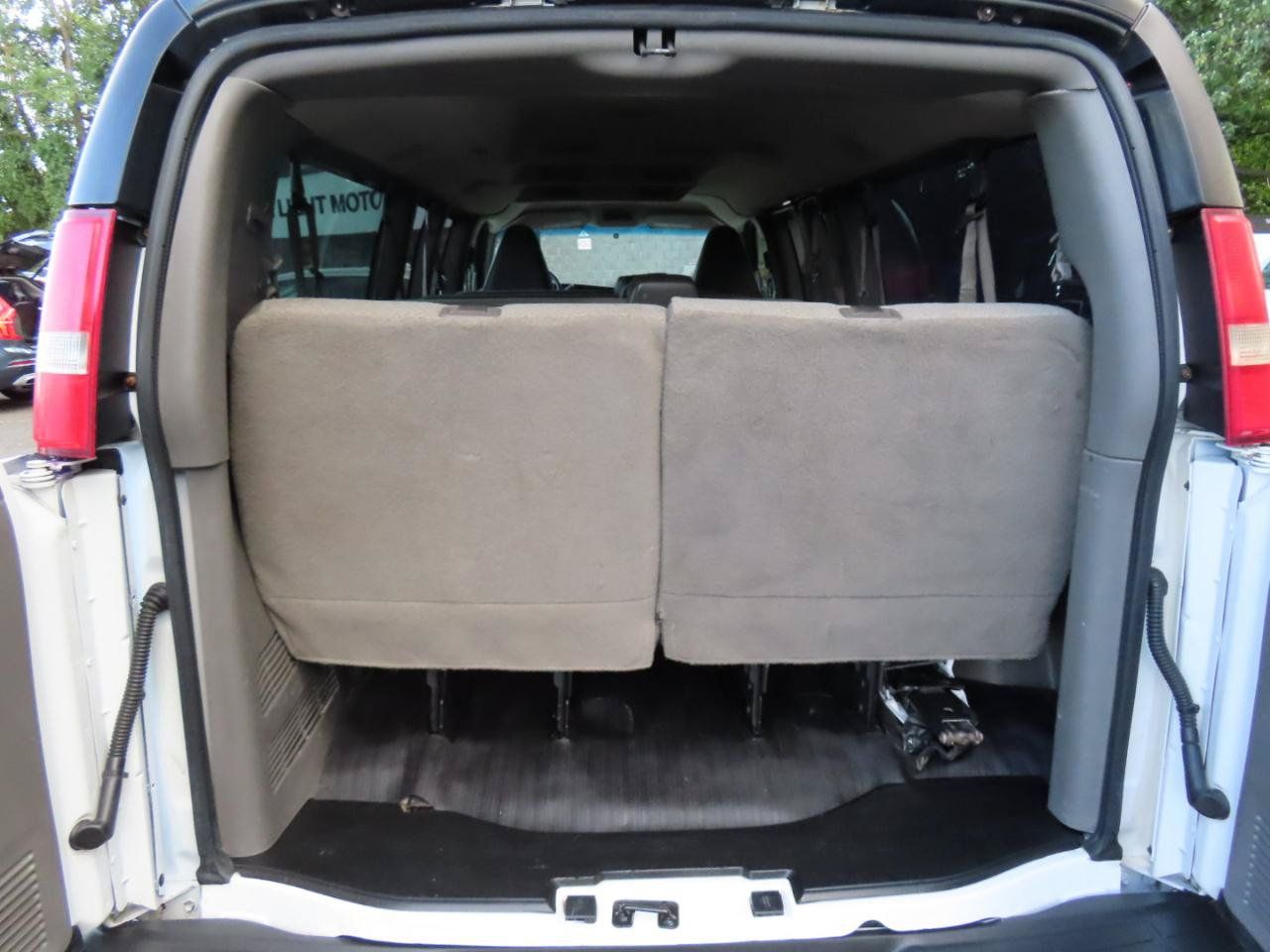 Used 2015 Chevrolet Express 3500 LS RWD image 18