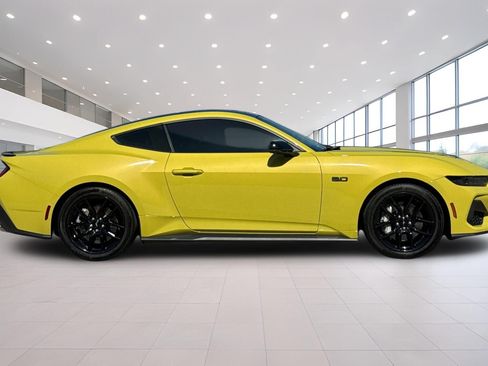 Used 2025 Ford Mustang GT Premium RWD image 3