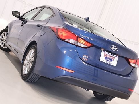 Used 2016 Hyundai Elantra SE w/ Option Group 02 FWD image 29