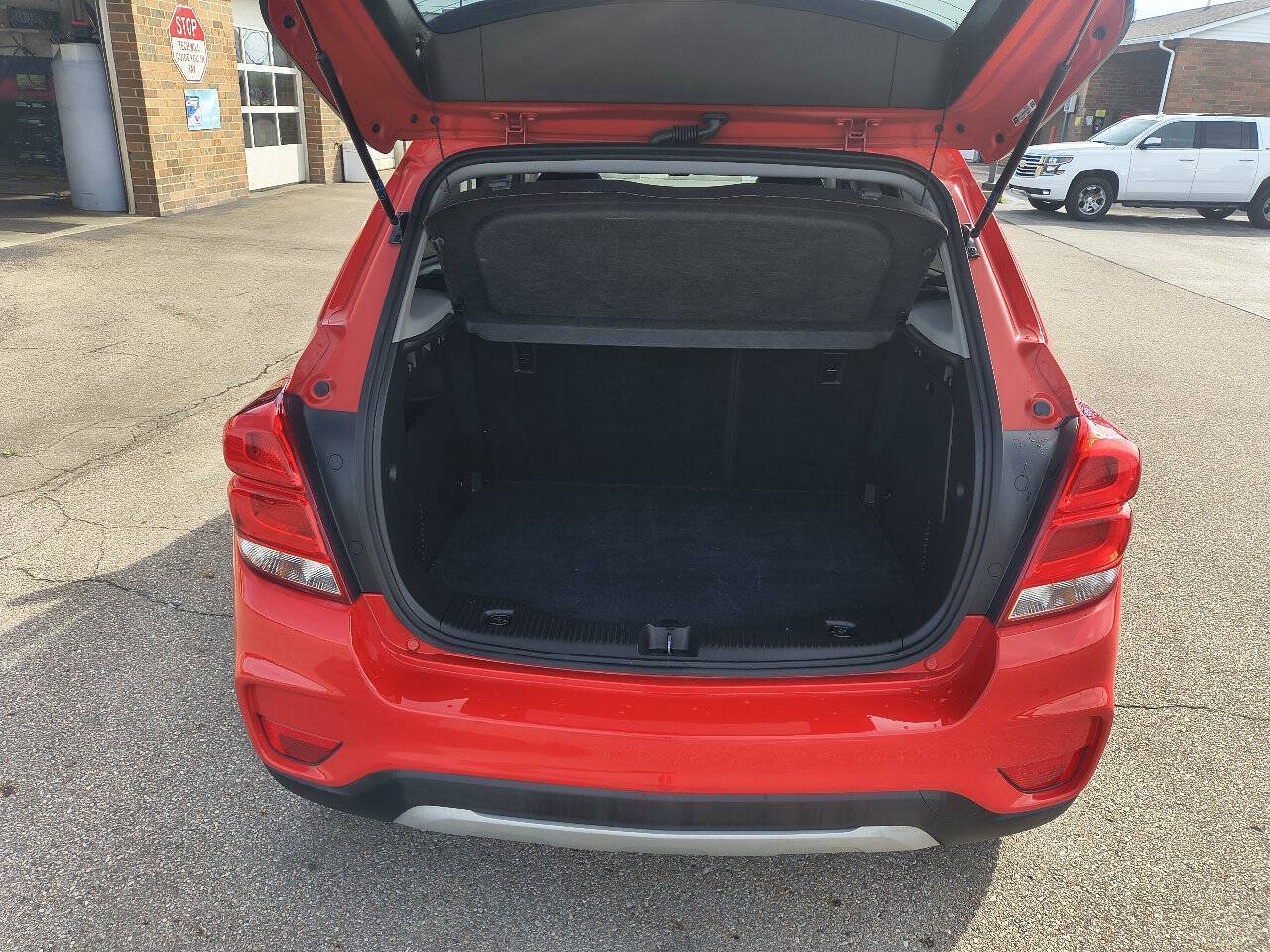 Used 2020 Chevrolet Trax LT w/ LT Convenience Package AWD/4WD image 6