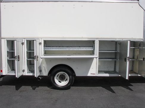 Used 2023 Ford E-450 and Econoline 450 Super Duty w/ Power Windows & Locks Group RWD image 15