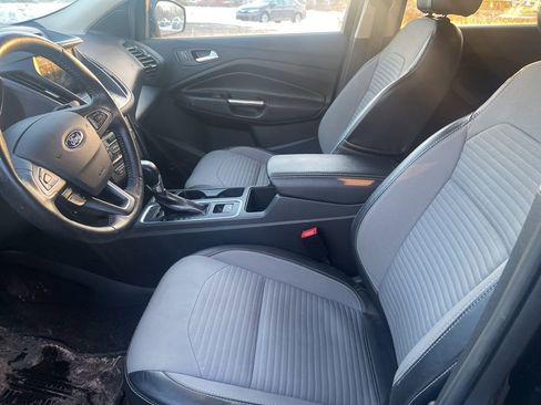 Used 2017 Ford Escape SE w/ Equipment Group 201A image 9