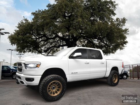 Used 2024 RAM 1500 Laramie AWD/4WD image 1