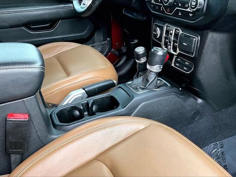 Used 2021 Jeep Wrangler Unlimited Sahara w/ Cold Weather Group AWD/4WD image 31